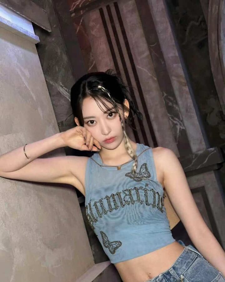 适合秋天的氛围感真实照片女生头像 不容易撞的小众女头_4