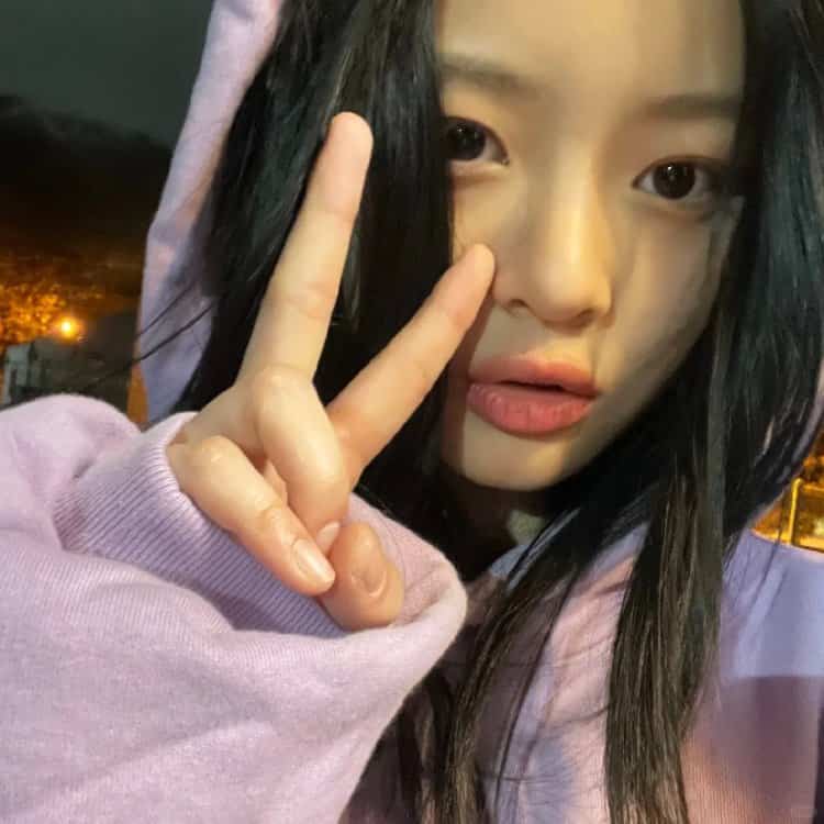 NewJeans成员Hanni范玉欣自拍生活照女生微信头像高清图_6