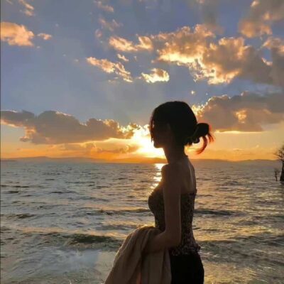 真人照片清冷破碎感女生头像 ins高级质感小众女头