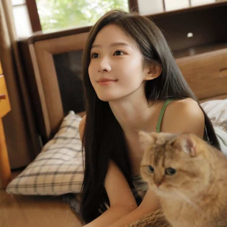 日系长发女孩和猫合照女生头像_3