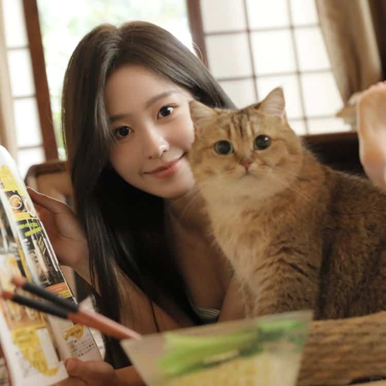 日系长发女孩和猫合照女生头像_4
