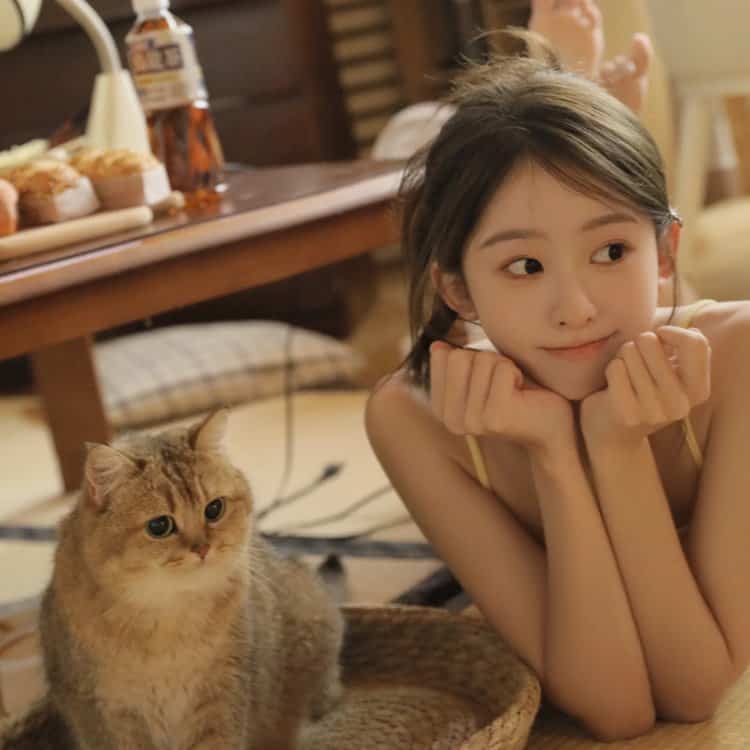日系长发女孩和猫合照女生头像_6