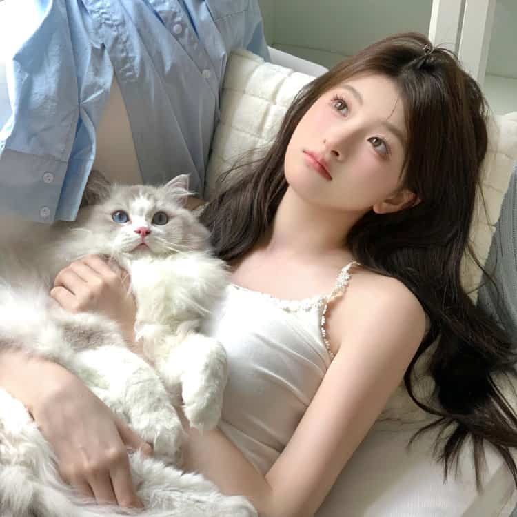 日系长发女孩和猫合照女生头像_8