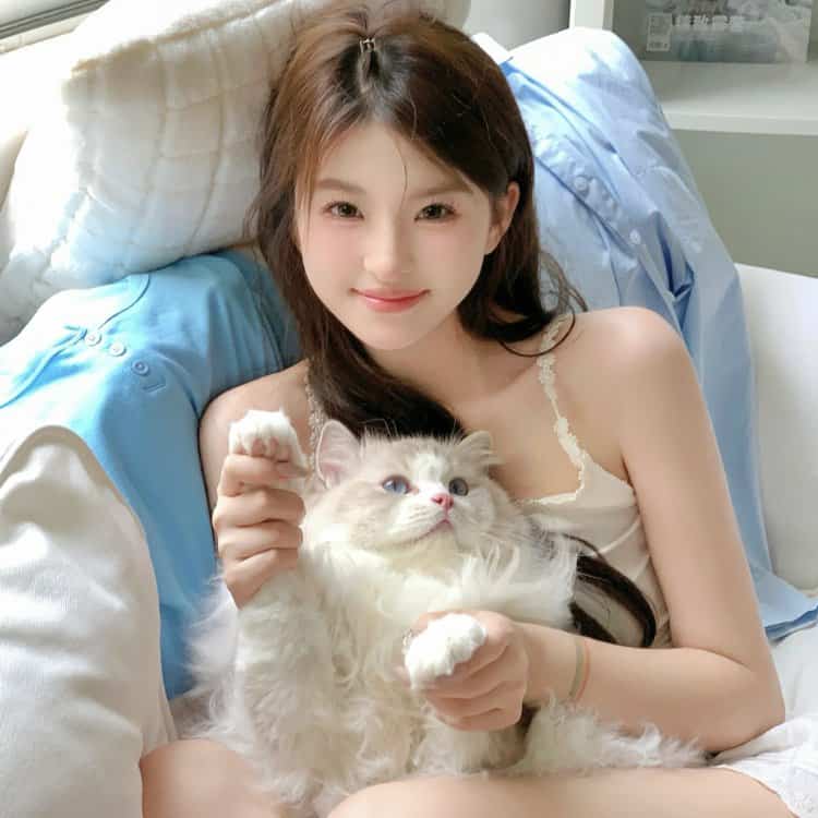 日系长发女孩和猫合照女生头像_10