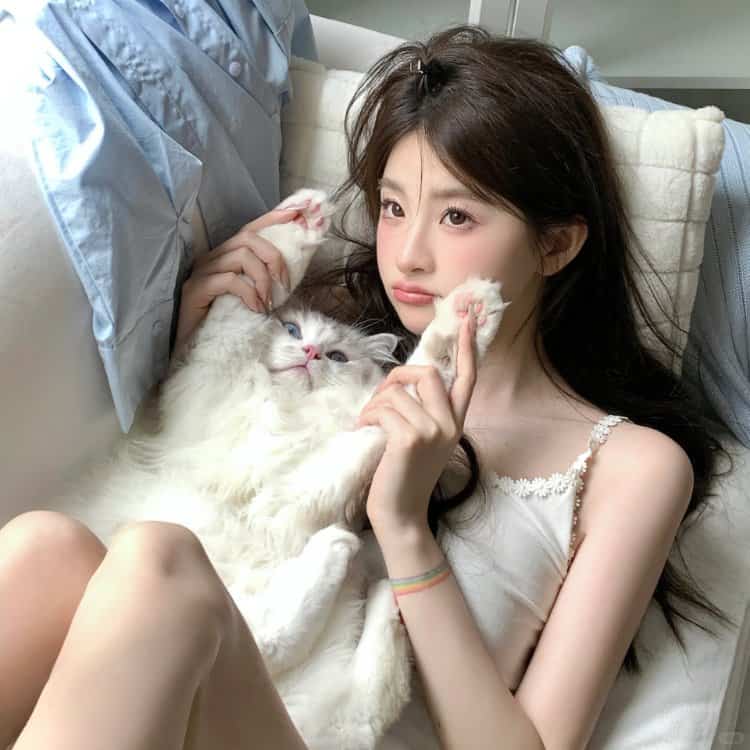 日系长发女孩和猫合照女生头像_12