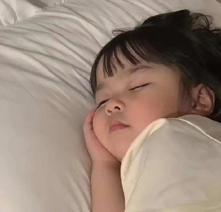 一看就不能委以重任的不靠谱微信头像 睡不醒沉迷睡觉的搞怪头像_1
