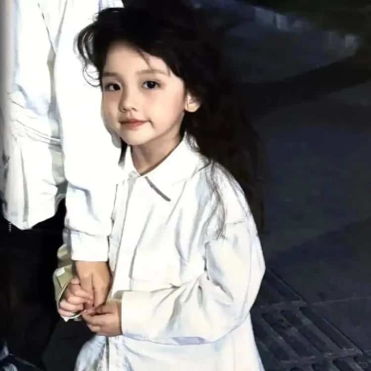 可爱萌萌哒小女孩真人照片女生头像 可爱又不幼稚的女头_7