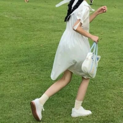 唯美绿色背景女孩微信头像 一路前行超好看的青绿色系女头