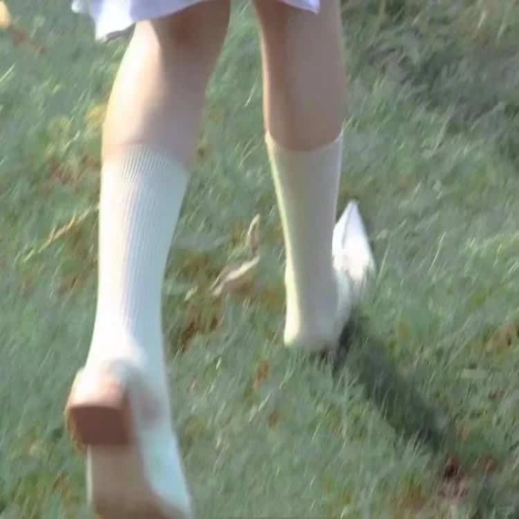 唯美绿色背景女孩微信头像 一路前行超好看的青绿色系女头_10