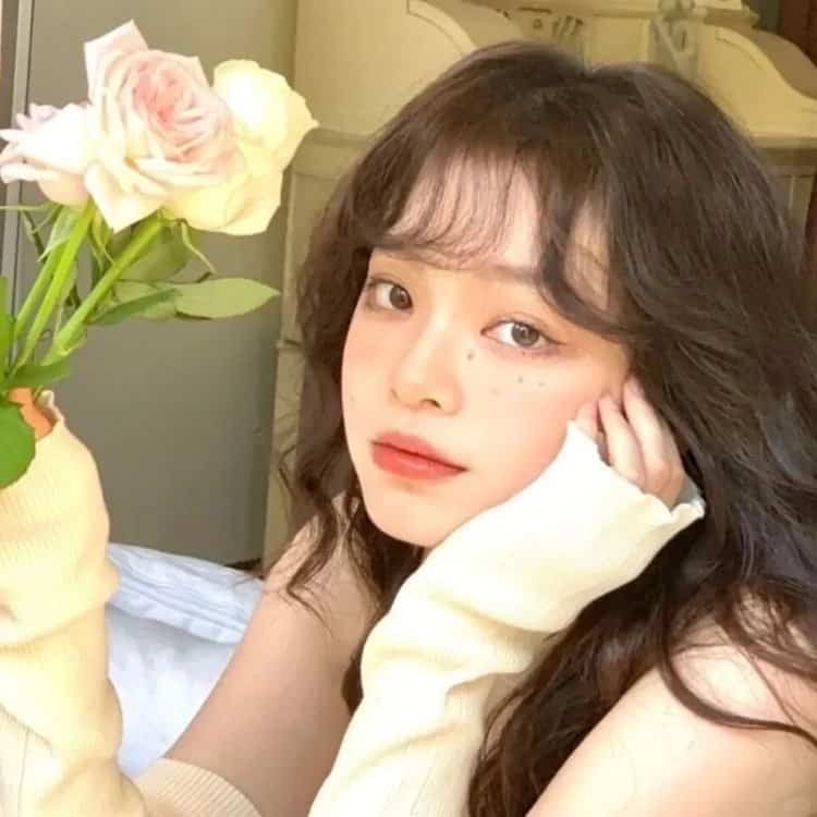 唯美绿色背景女孩微信头像 一路前行超好看的青绿色系女头_11
