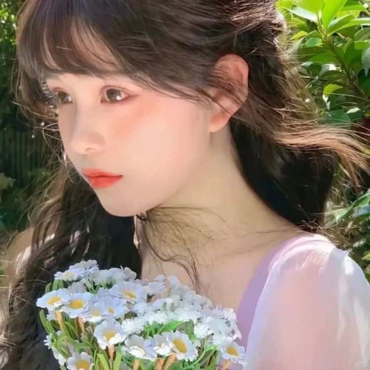 唯美绿色背景女孩微信头像 一路前行超好看的青绿色系女头_12