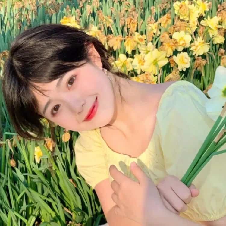 唯美绿色背景女孩微信头像 一路前行超好看的青绿色系女头_13