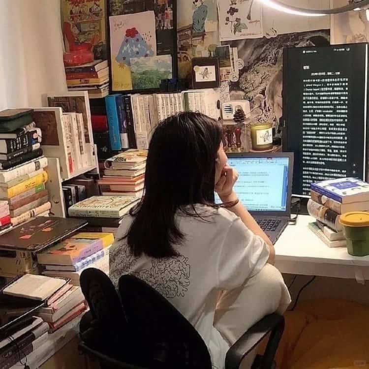 自然不刻意的表达热爱工作努力学习的微信女头_1