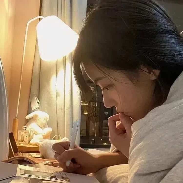 自然不刻意的表达热爱工作努力学习的微信女头_7