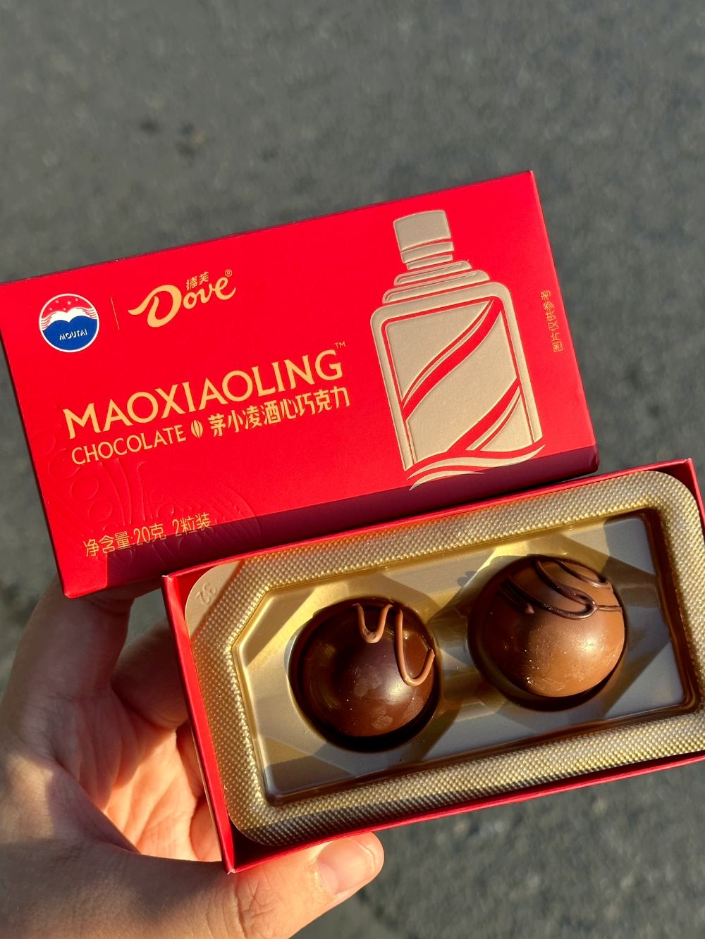 茅台快把自己玩成料酒了,茅台联名德芙巧克力图片_3