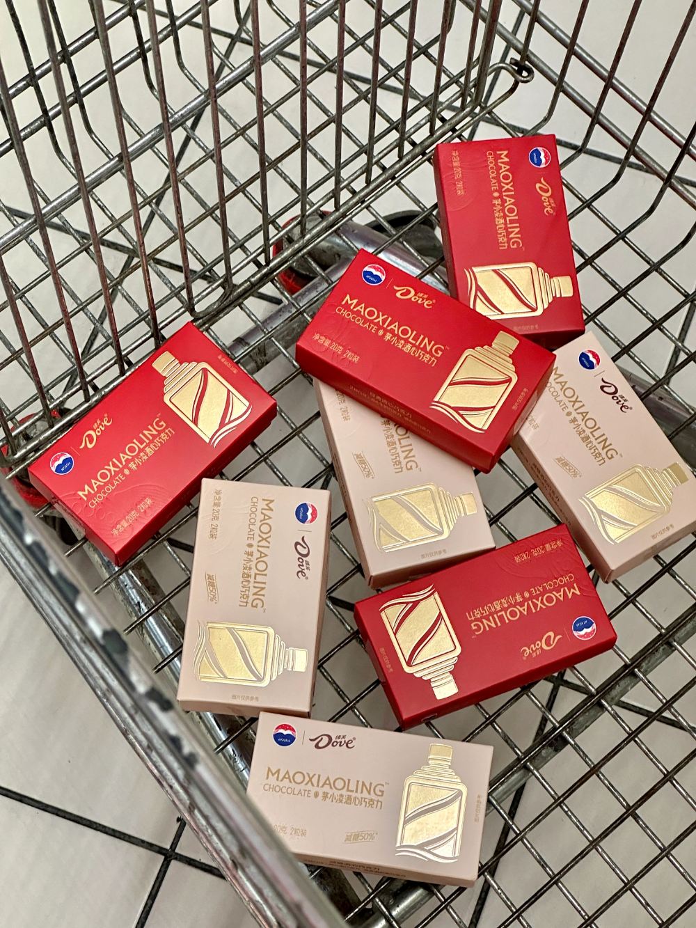 茅台快把自己玩成料酒了,茅台联名德芙巧克力图片_5
