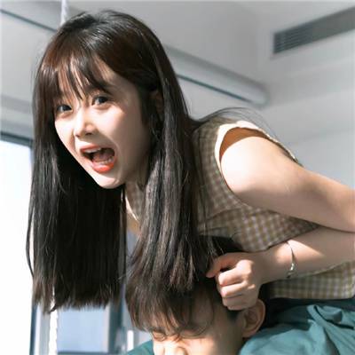 一上一下男女拥抱的情头图片_11
