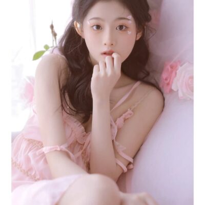 小小花蕾深处绽放的花朵公主梦写真