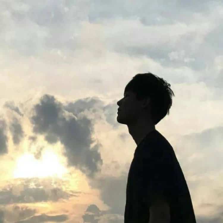 清冷高级氛围感夕阳下的男女背影情侣头像 一人一张真人照片情头_12