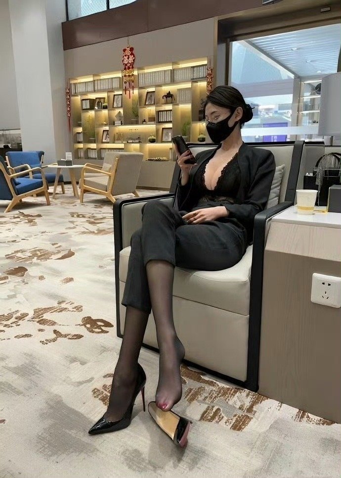 高铁商务座美女多吗？答案是多有图为证？_5