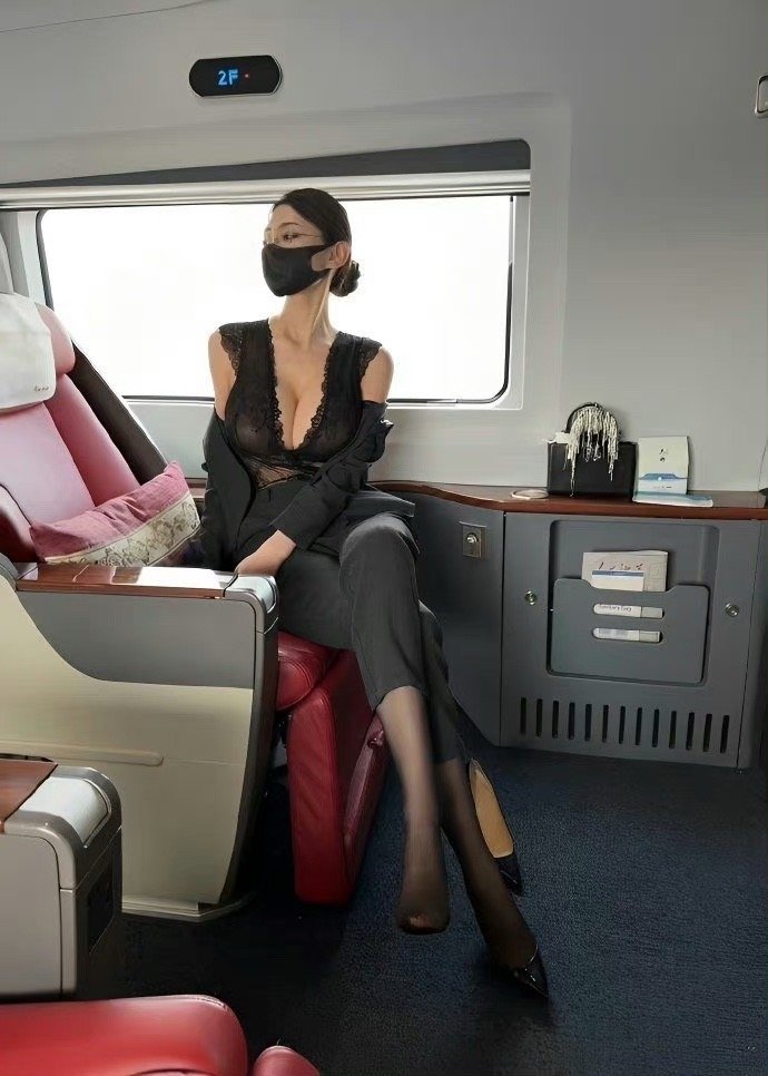 高铁商务座美女多吗？答案是多有图为证？_1