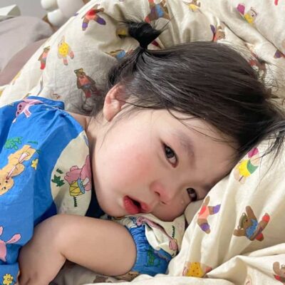 女生分手失恋换的微信头像 小女孩流眼泪让人心疼真人女头