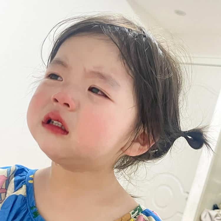 女生分手失恋换的微信头像 小女孩流眼泪让人心疼真人女头_2