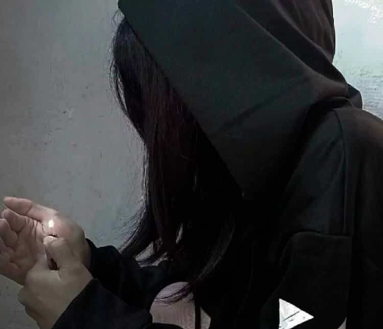 孤独氛围感emo微信头像 满是遗憾无奈的真人女生头像_7