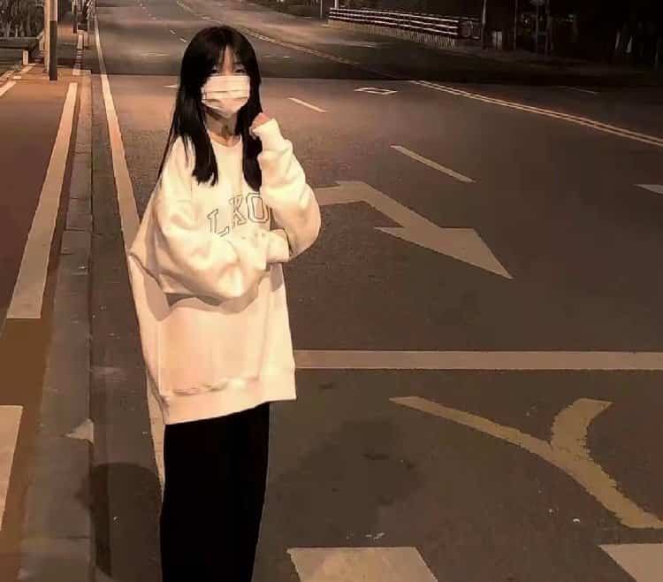 孤独氛围感emo微信头像 满是遗憾无奈的真人女生头像_8
