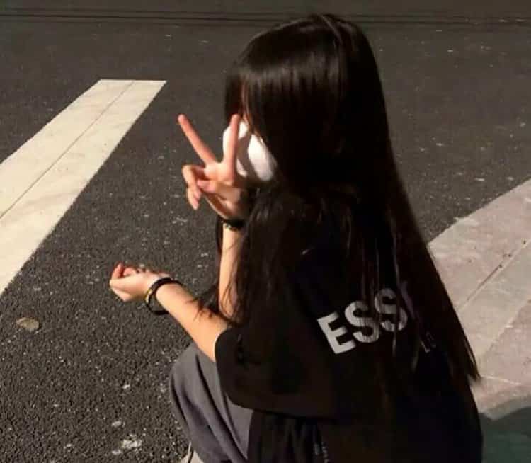 孤独氛围感emo微信头像 满是遗憾无奈的真人女生头像_10