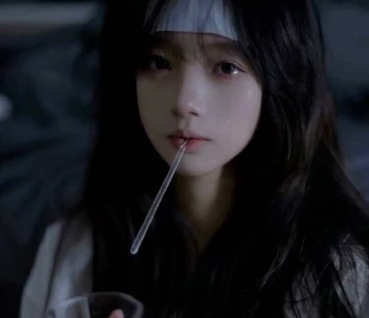 孤独氛围感emo微信头像 满是遗憾无奈的真人女生头像_11