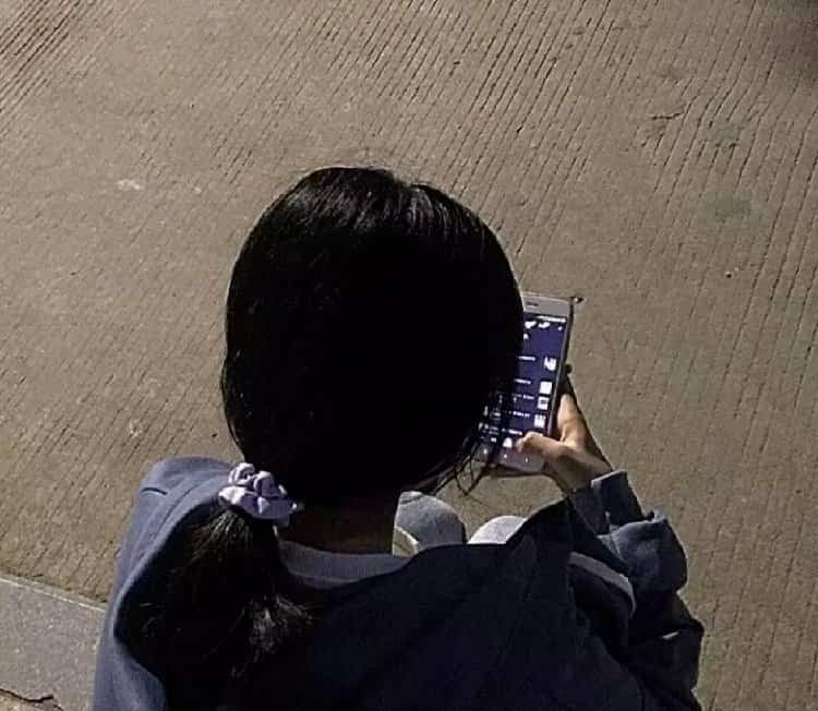 孤独氛围感emo微信头像 满是遗憾无奈的真人女生头像_12