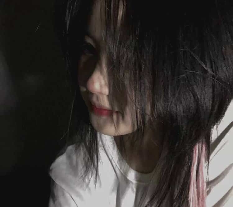 孤独氛围感emo微信头像 满是遗憾无奈的真人女生头像_14