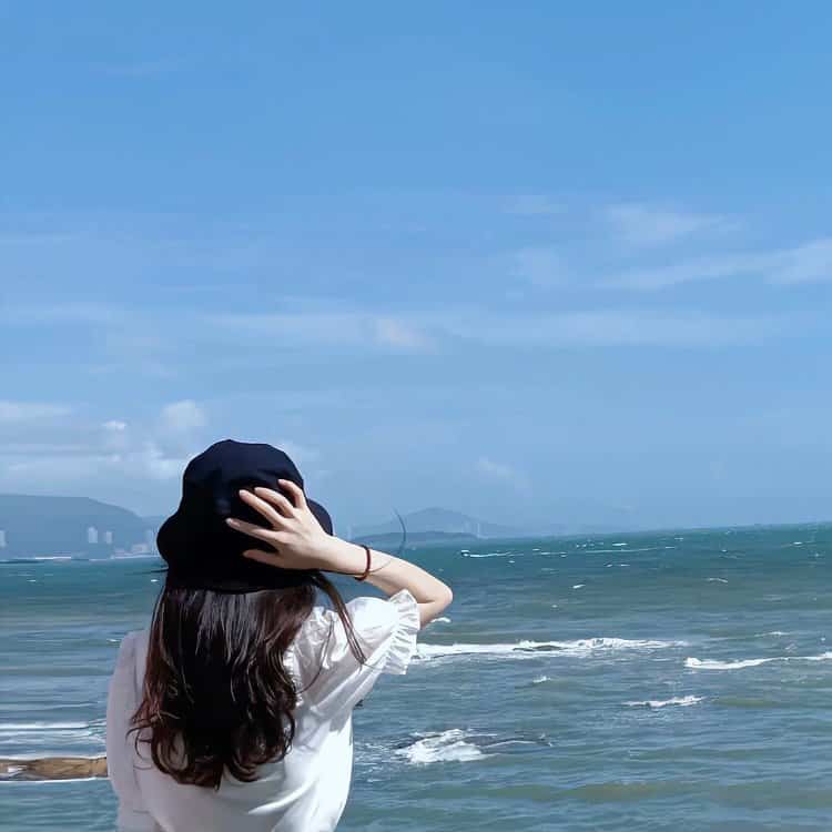 清冷氛围感女孩看海的微信头像 女生看海侧脸背影唯美闺蜜头像_11