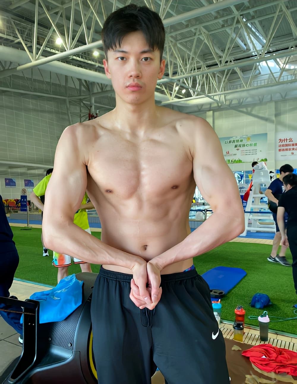 汪顺肌肉身材完美线条照片 腹肌的帅！_3