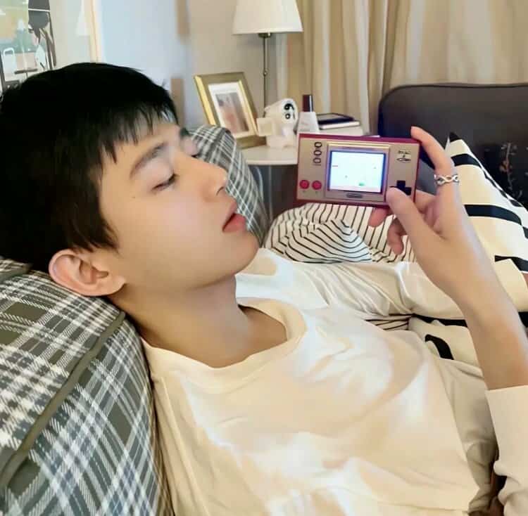 低调耐看不容易被发现的真人情头 隐秘又高级情侣头像_8