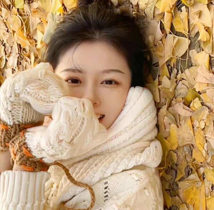 秋日清冷氛围感真人女生头像 文艺复古秋意渐浓微信头像_1