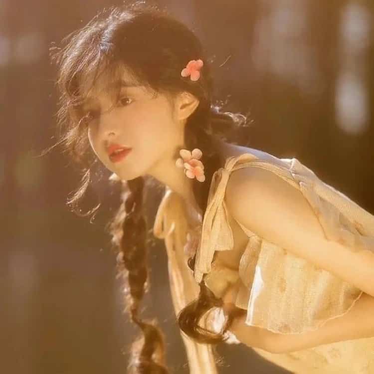 秋日清冷氛围感真人女生头像 文艺复古秋意渐浓微信头像_4
