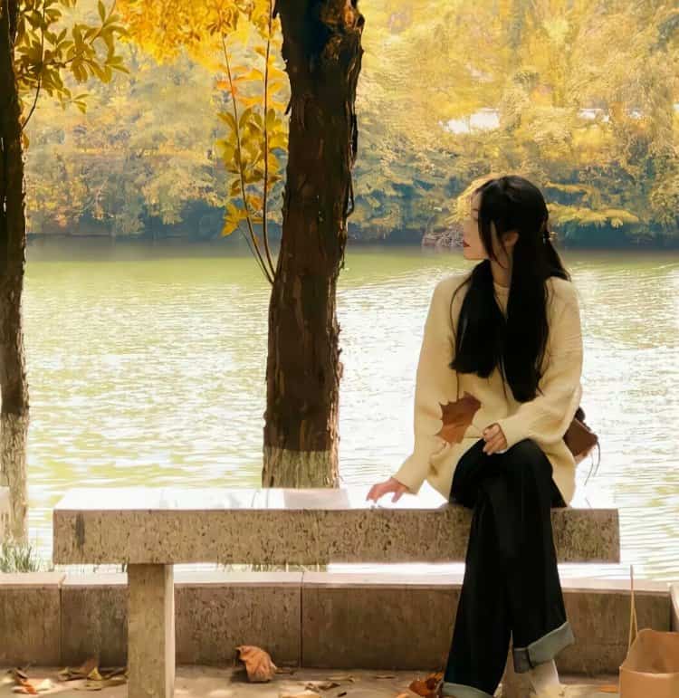 秋日清冷氛围感真人女生头像 文艺复古秋意渐浓微信头像_9