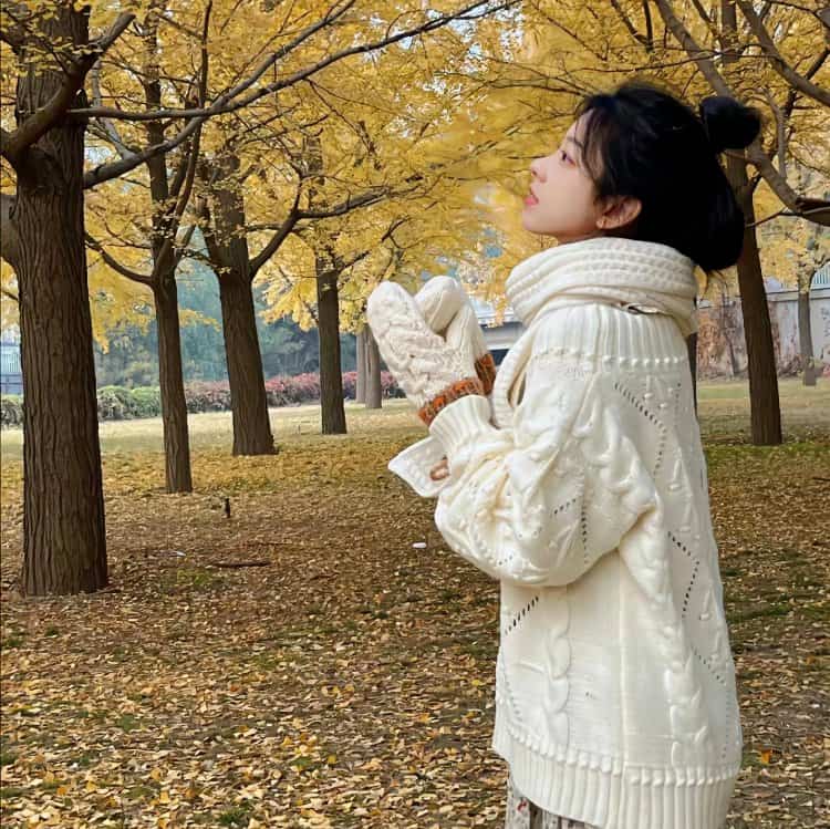 秋日清冷氛围感真人女生头像 文艺复古秋意渐浓微信头像_11