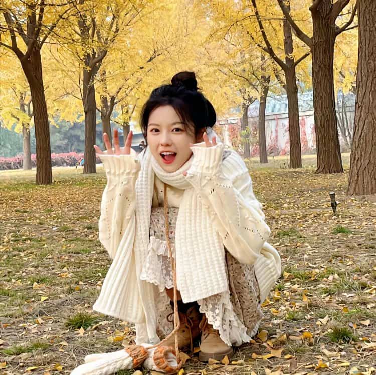 秋日清冷氛围感真人女生头像 文艺复古秋意渐浓微信头像_12