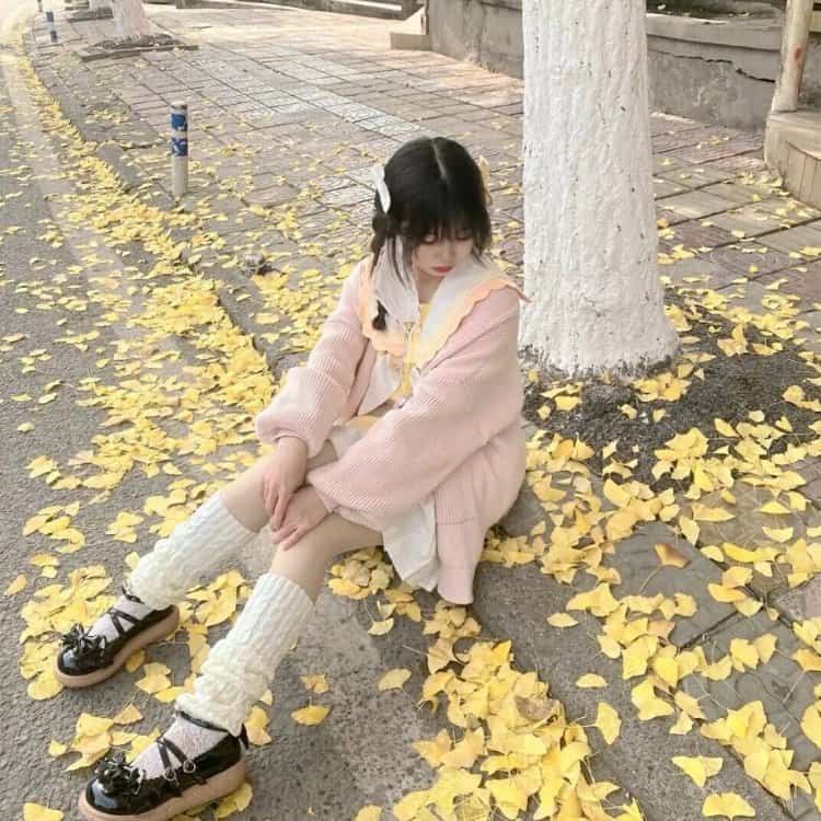 秋天落叶伤感女生头像 真人头像 适合秋天用的微信头像_1