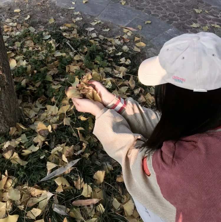 秋天落叶伤感女生头像 真人头像 适合秋天用的微信头像_5