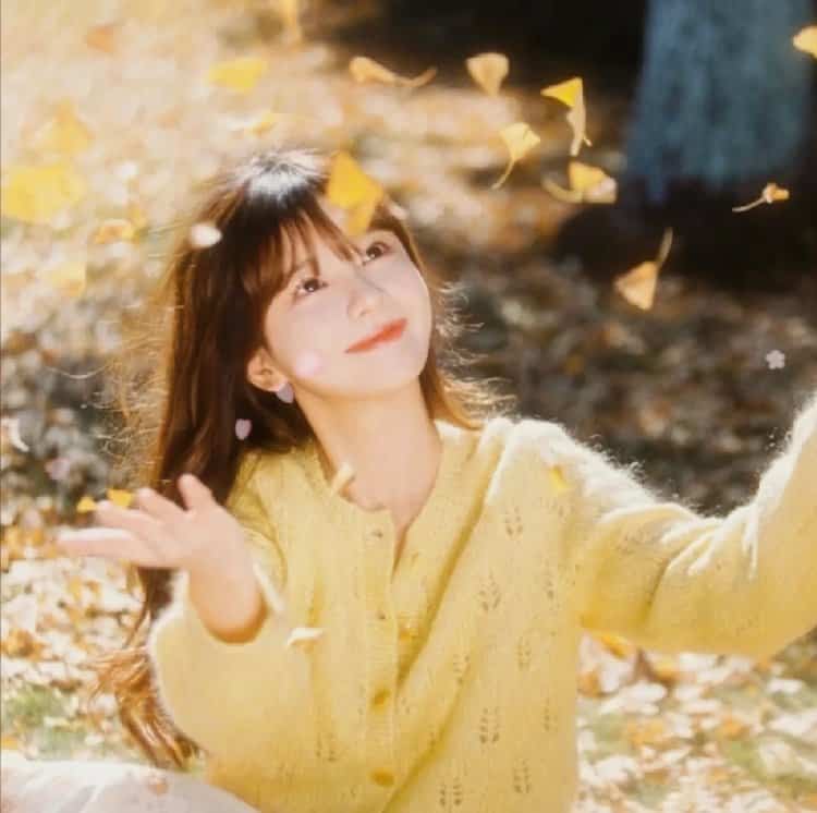 秋天落叶伤感女生头像 真人头像 适合秋天用的微信头像_12