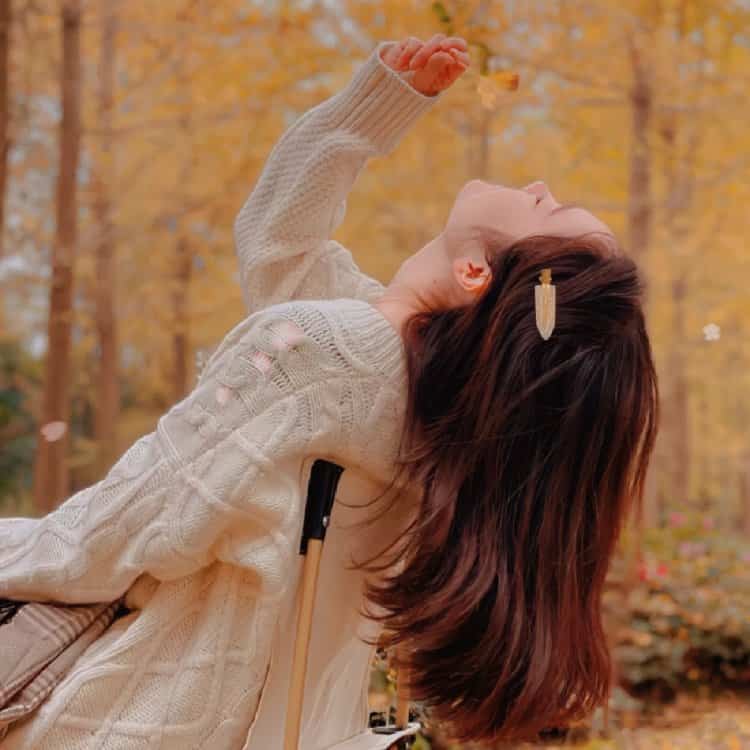 秋天落叶伤感女生头像 真人头像 适合秋天用的微信头像_13