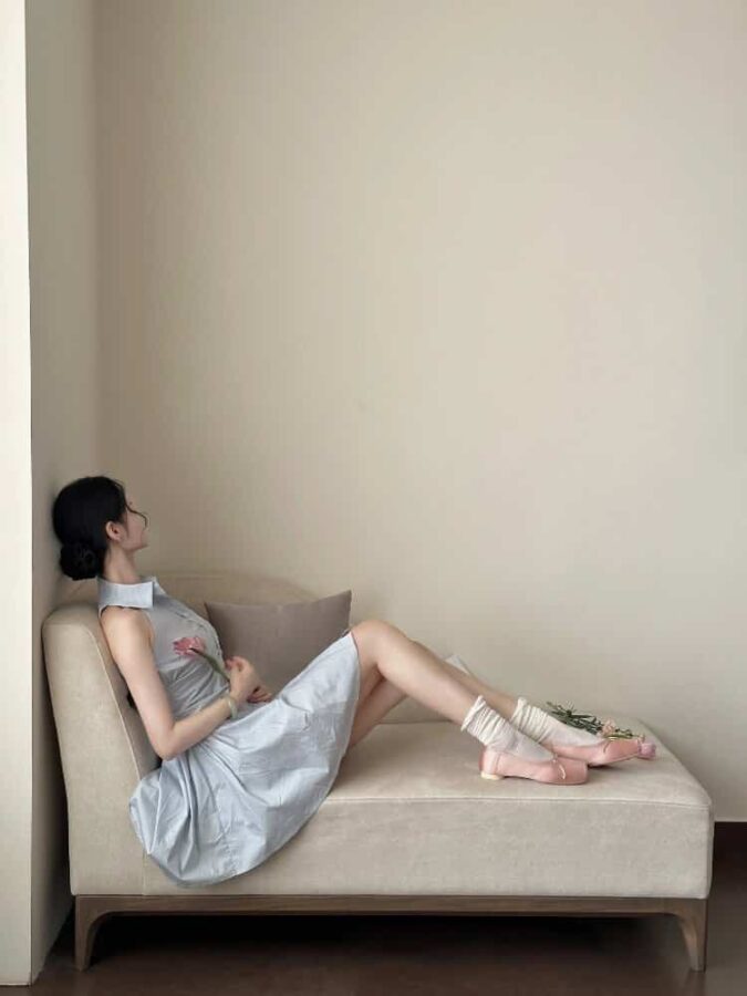 高级优雅芭蕾裙气质真人照片女生头像 简单背景侧颜不露脸女头_2