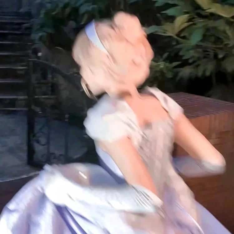 在逃公主系列女生长裙微信头像 穿裙子的女生背影头像_18