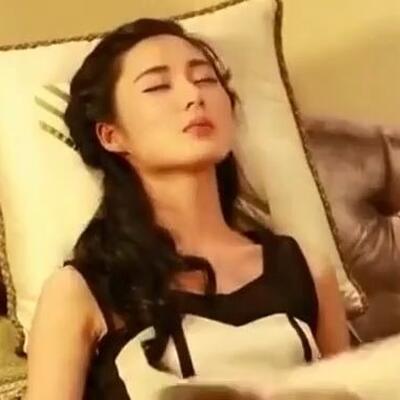 小姐姐第一次谈恋爱被强吻,追女孩强吻的效果好吗？