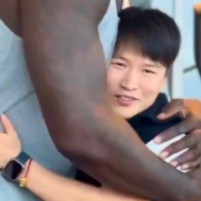 把奥尼尔举起来了,张伟丽的臂力力量有多大？