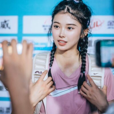 吴艳妮生活照图片,是个气质美女！